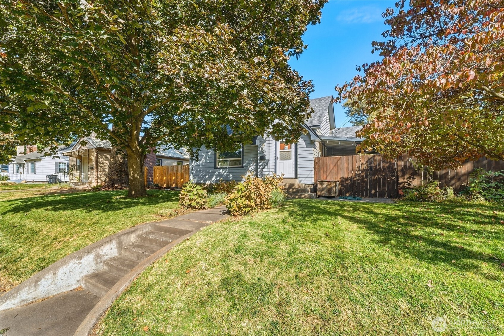 1028 N Clinton Street Property Photo 4
