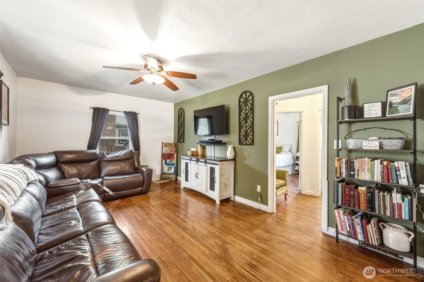 1028 N Clinton Street Property Photo 7