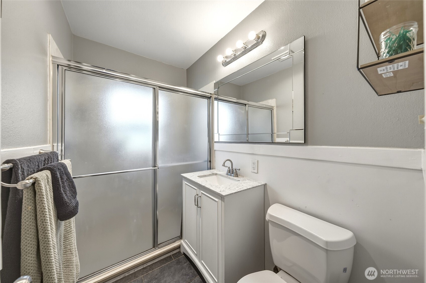 1028 N Clinton Street Property Photo 10
