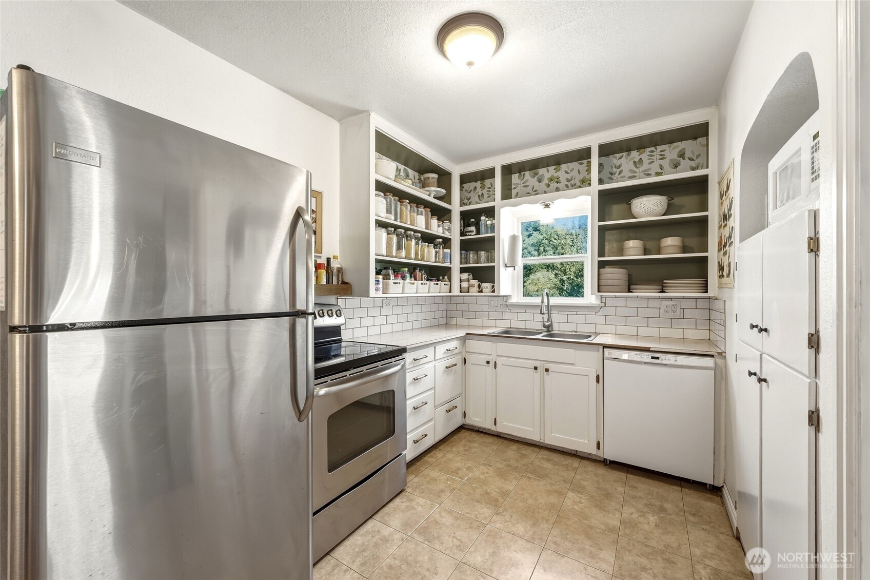 1028 N Clinton Street Property Photo 13