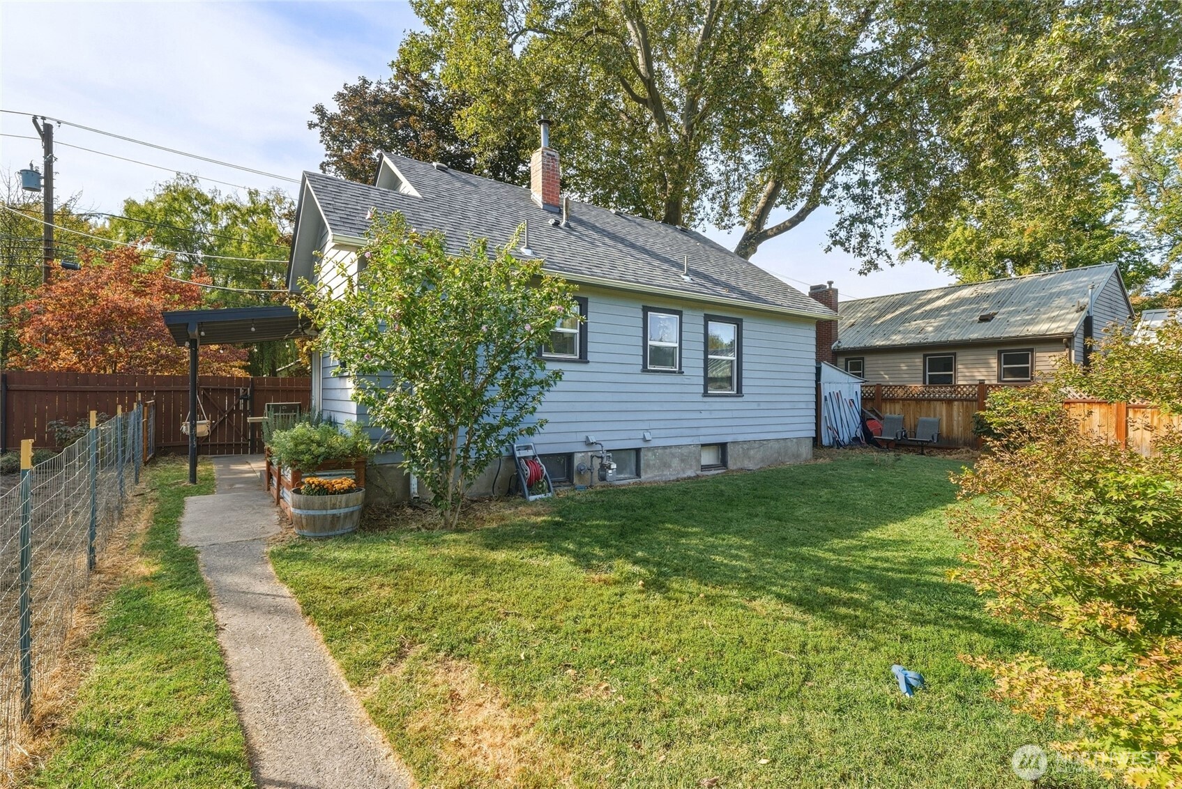 1028 N Clinton Street Property Photo 24