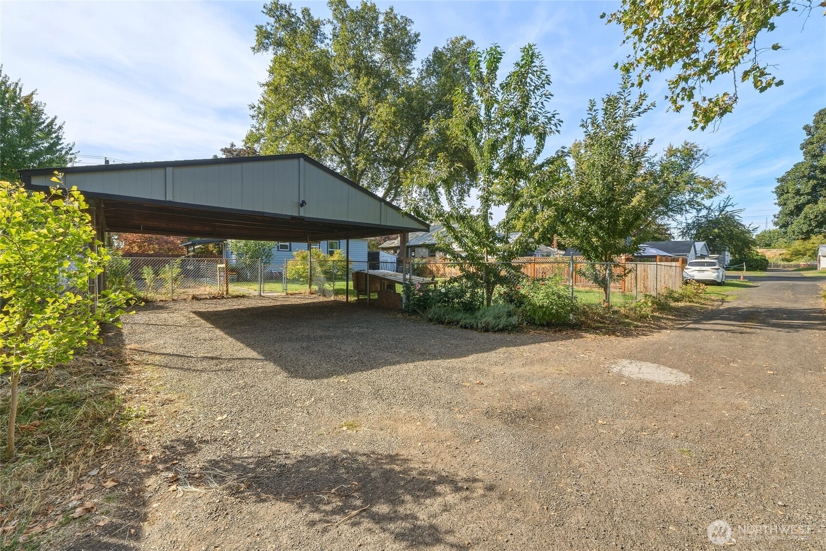 1028 N Clinton Street Property Photo 31