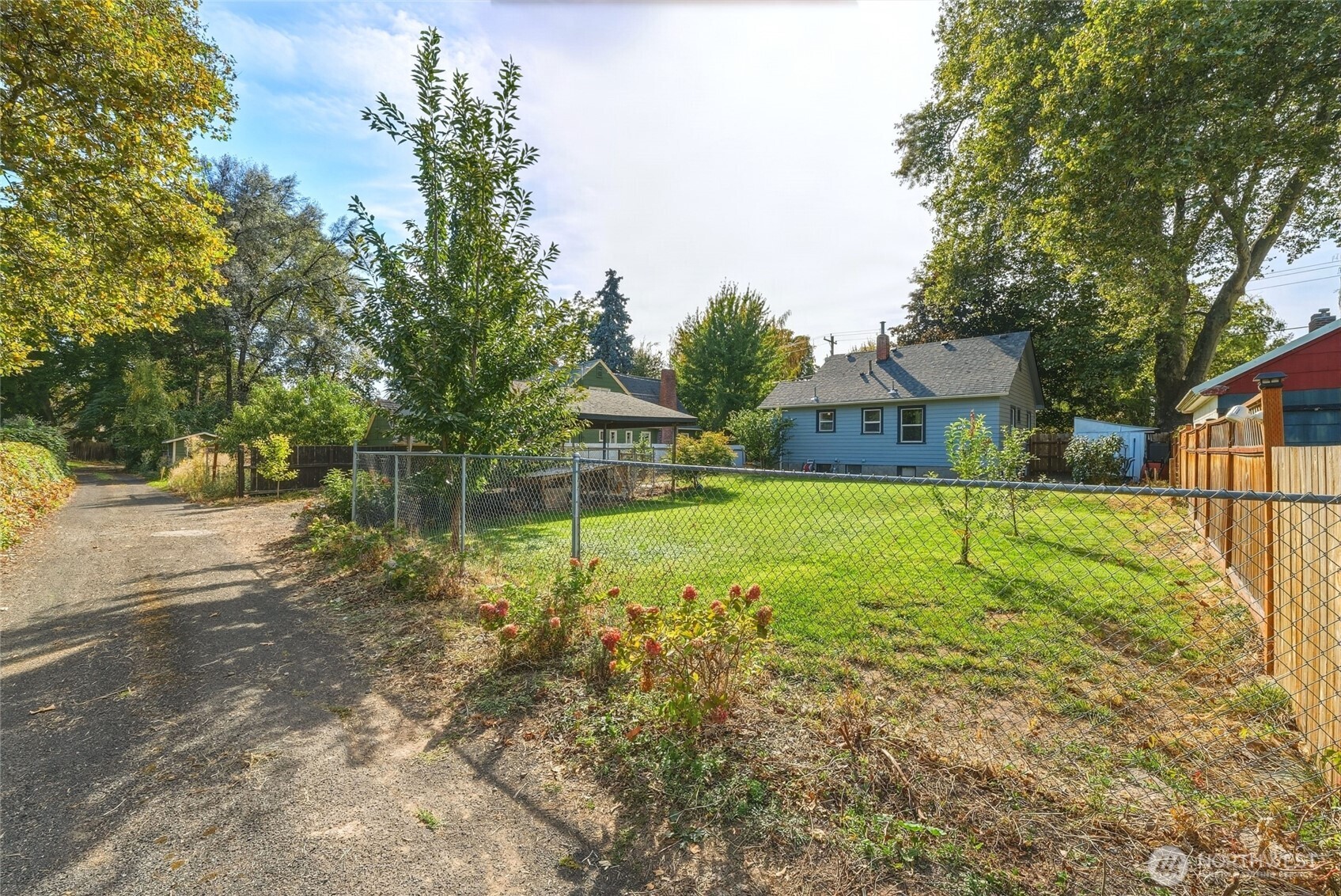 1028 N Clinton Street Property Photo 32