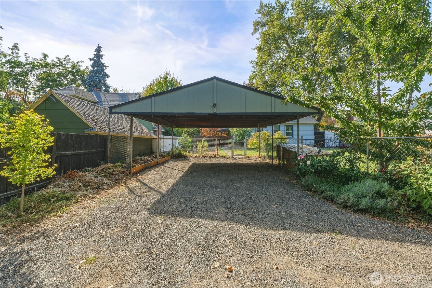 1028 N Clinton Street Property Photo 33