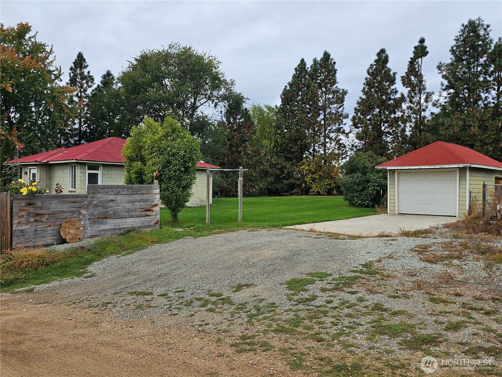 32258 B Hwy 97 B Property Photo 2