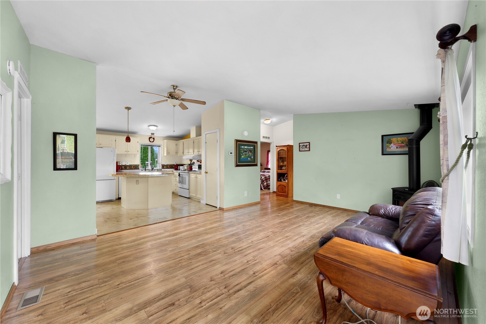 5823 Northwest Drive Property Photo 7