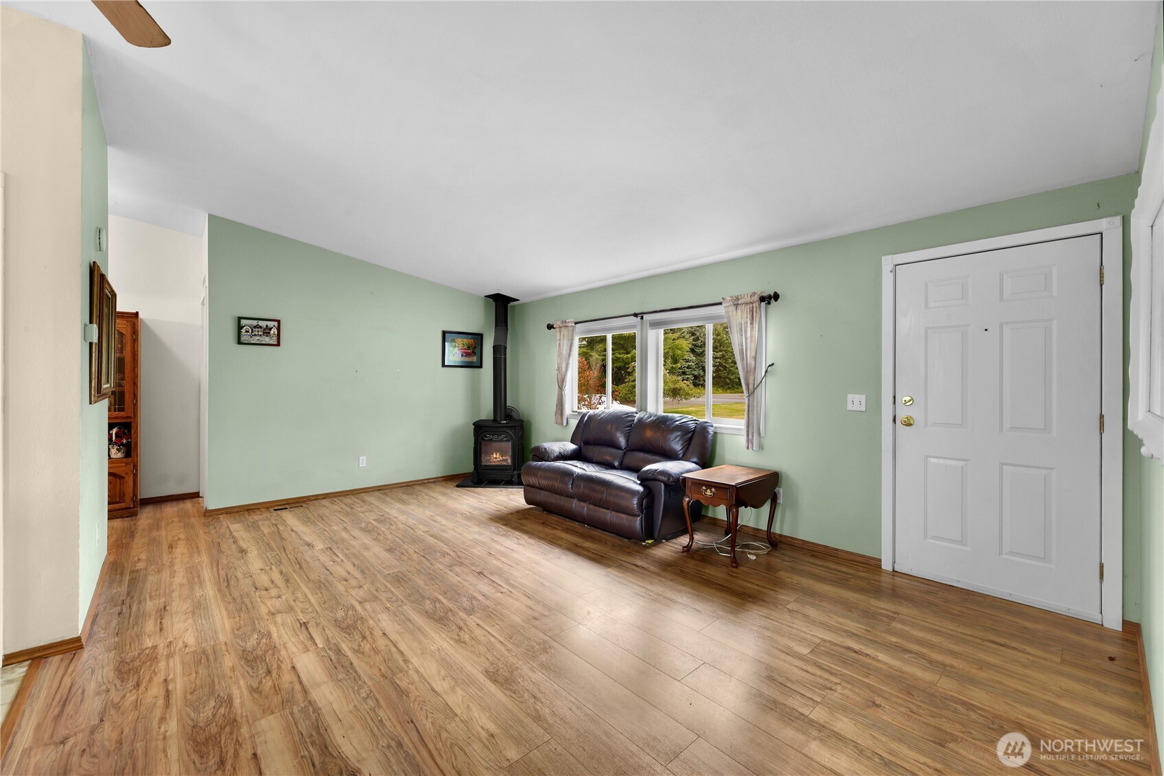 5823 Northwest Drive Property Photo 9