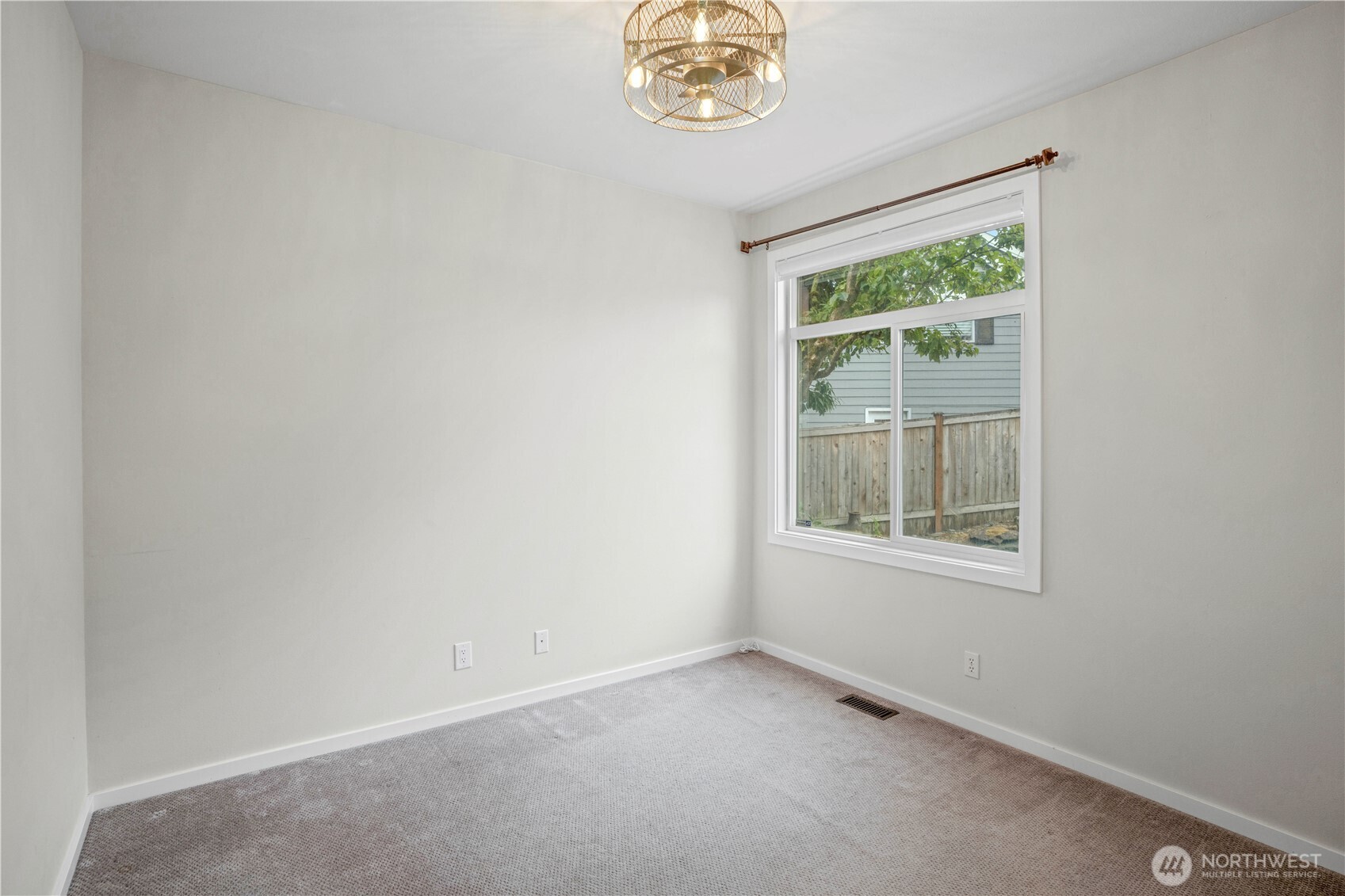 11208 42nd Avenue Property Photo 9