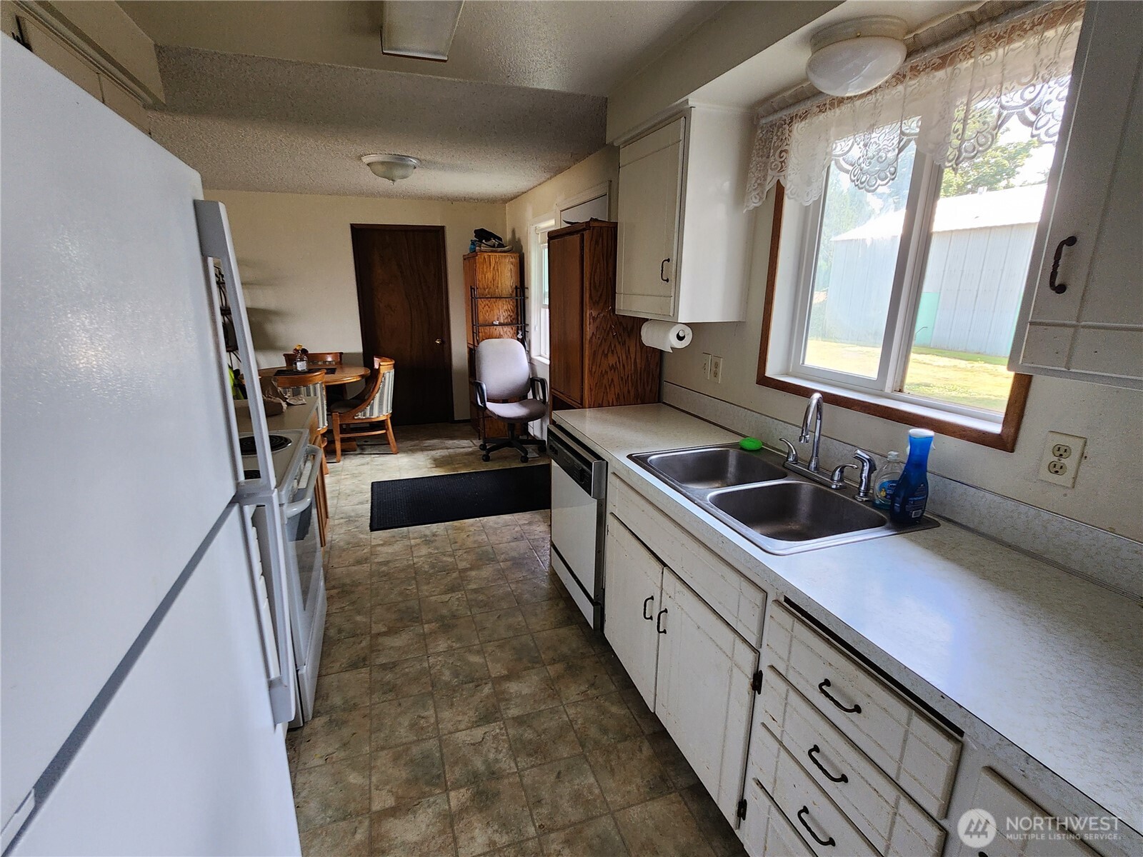 273 W Bartlett Property Photo 13