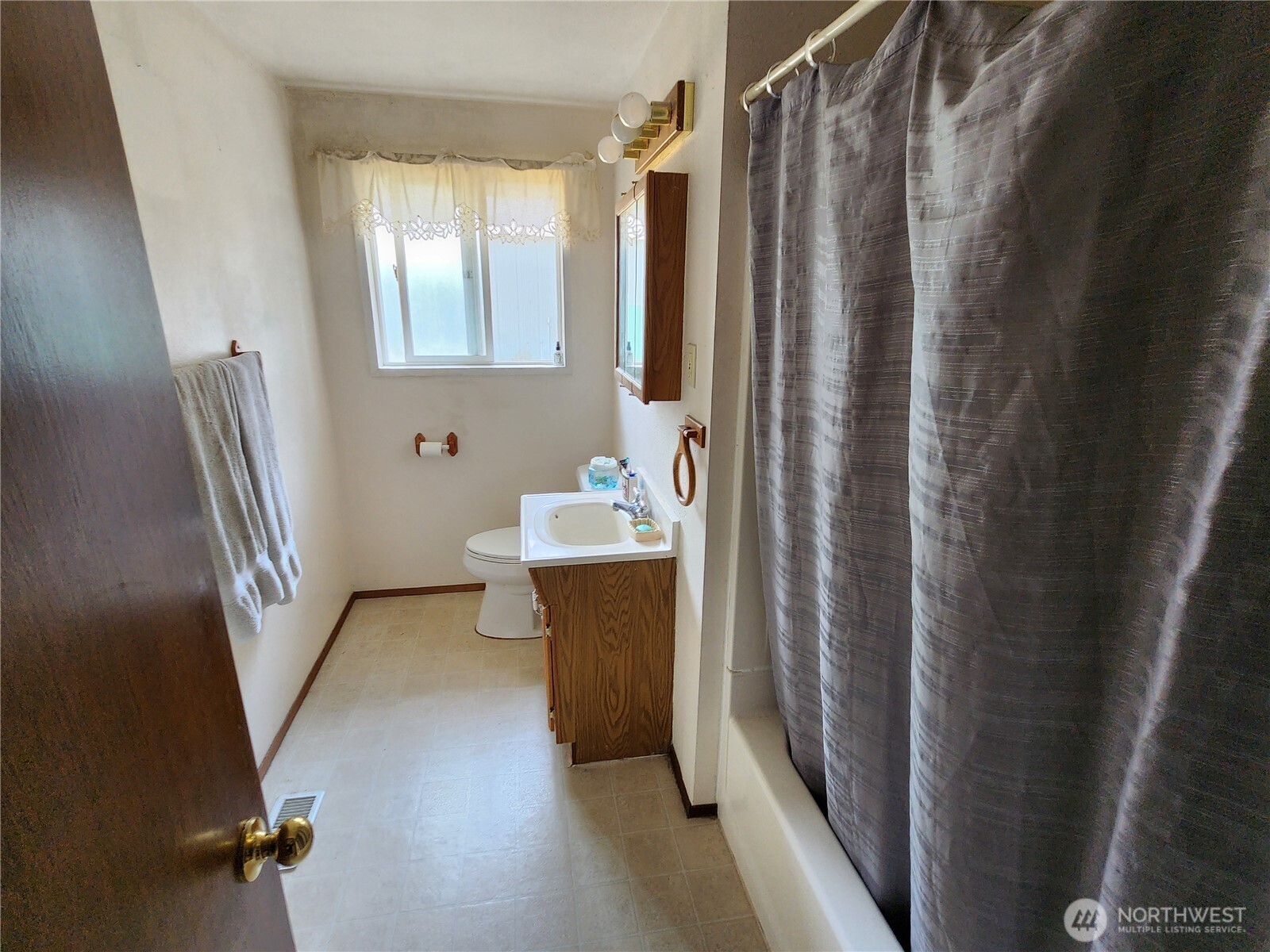 273 W Bartlett Property Photo 16