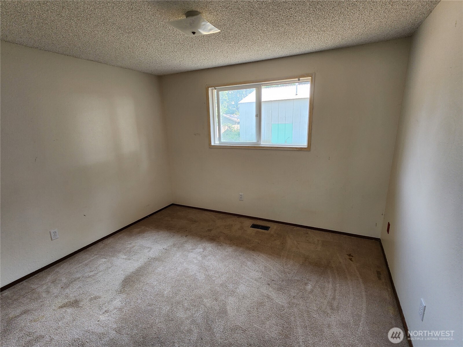 273 W Bartlett Property Photo 17
