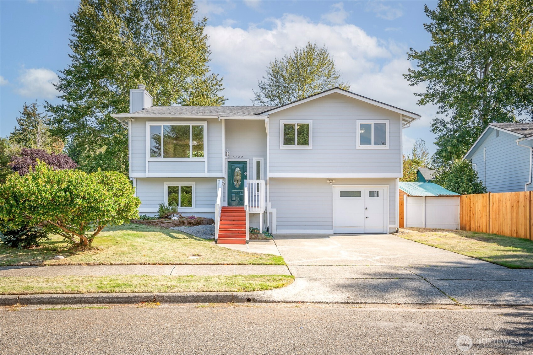 5532 34th Street Property Photo 2