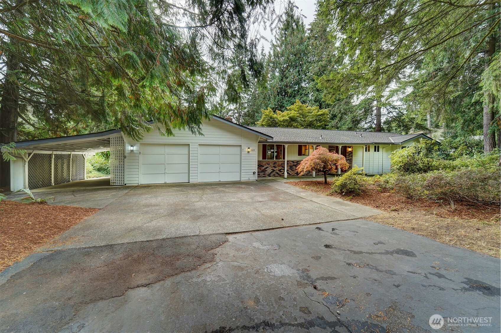 4525 82nd Place Property Photo 3