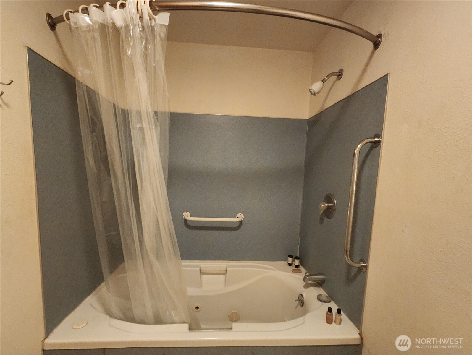 656 S Madison Street Property Photo 8