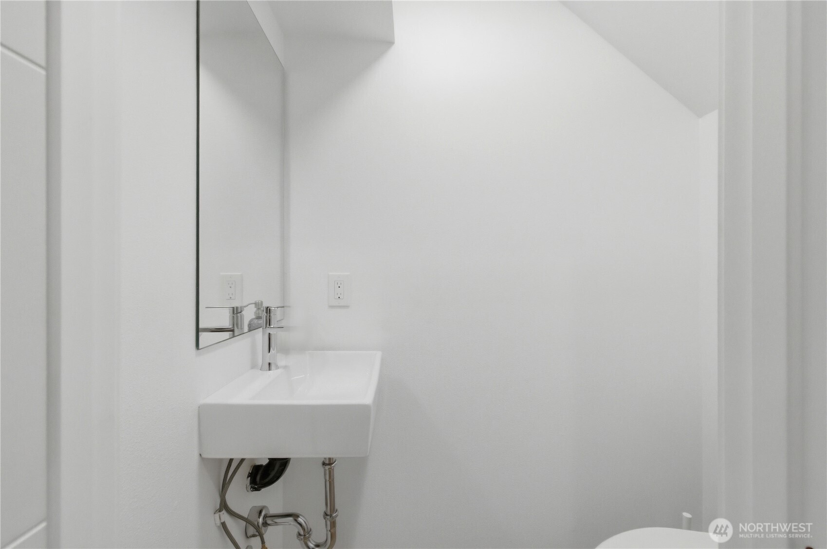 909 Hiawatha Place C Property Photo 12