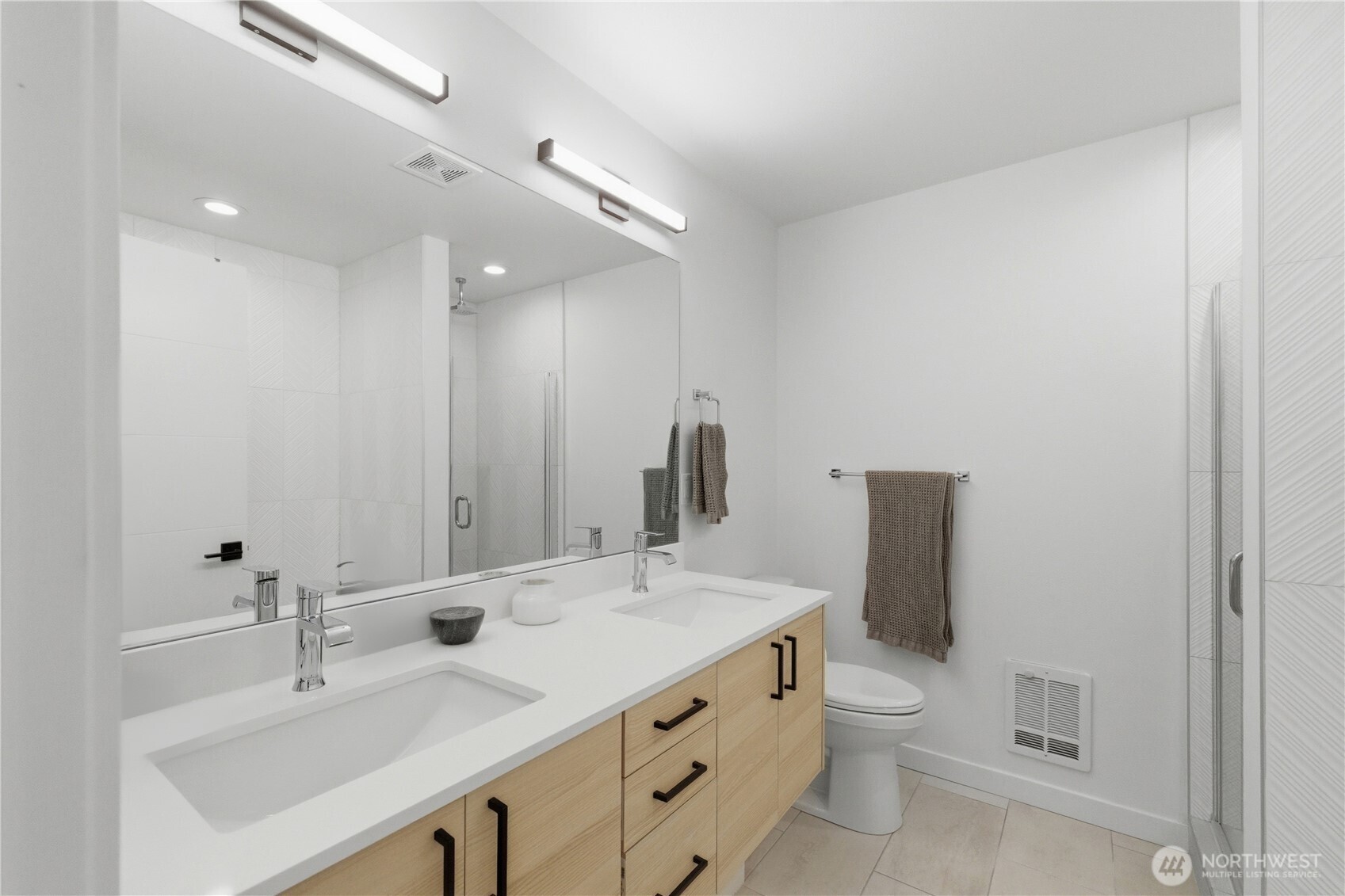 909 Hiawatha Place C Property Photo 18