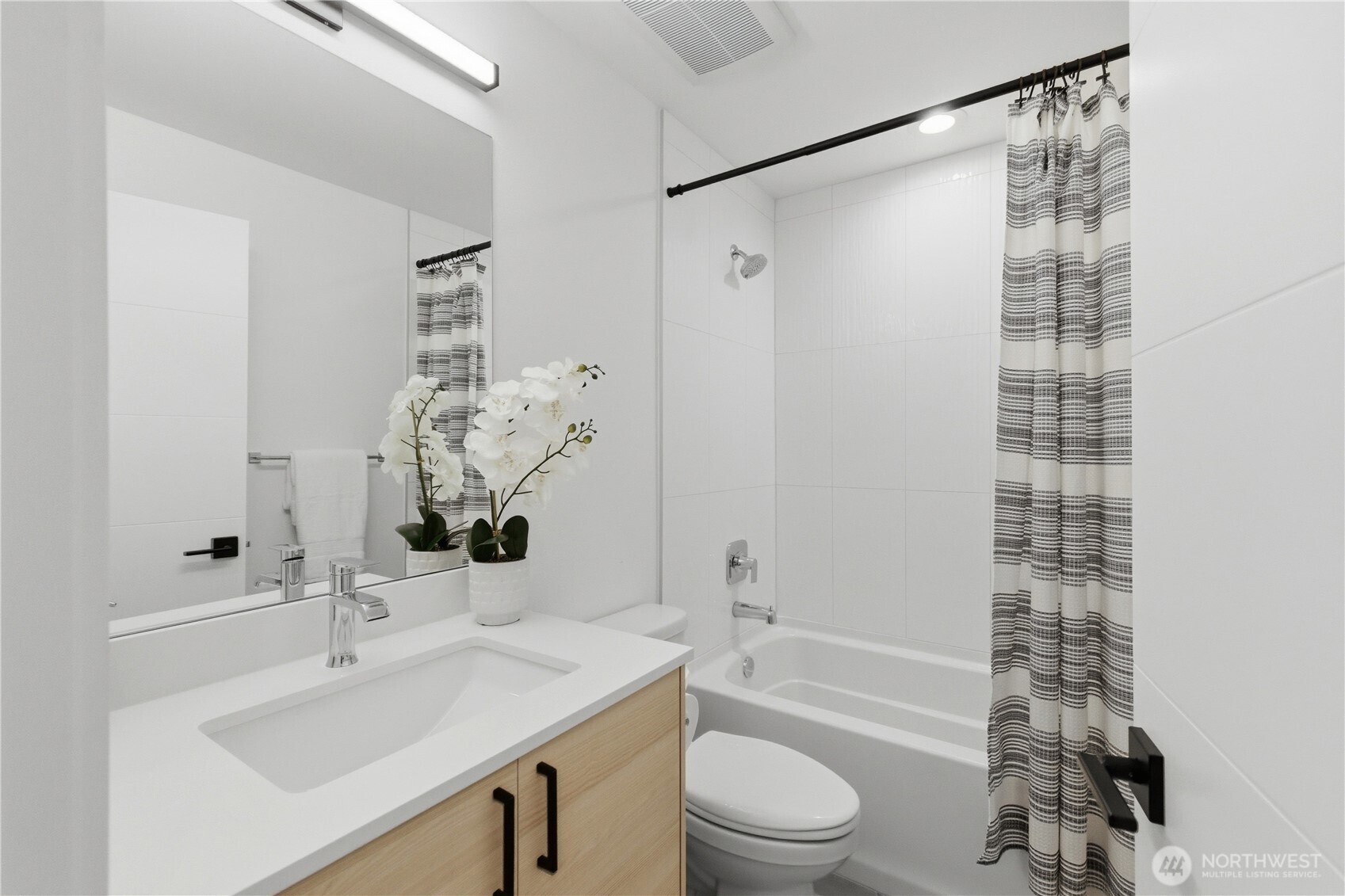909 Hiawatha Place C Property Photo 22
