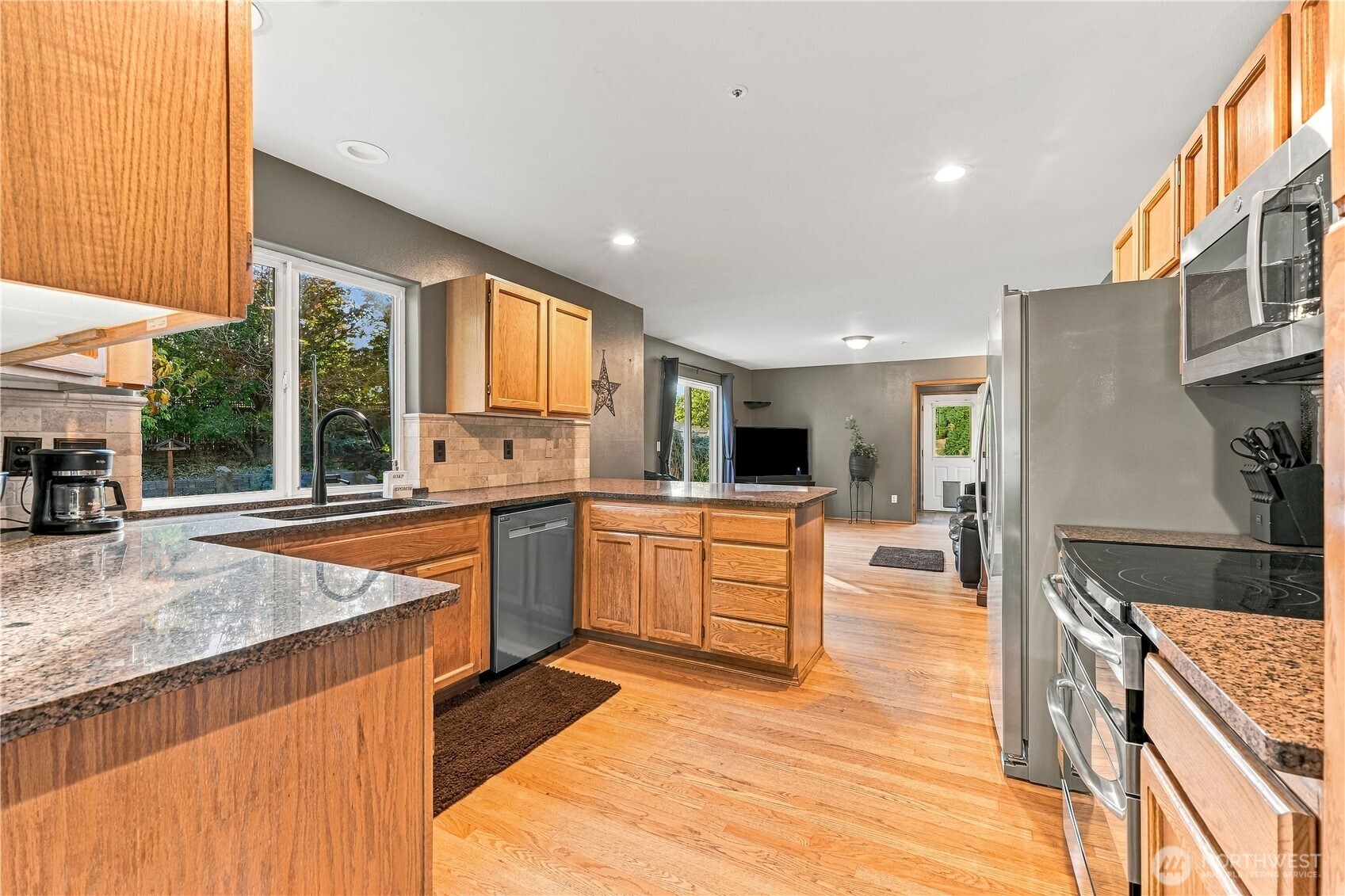 2434 Highland View Drive Property Photo 17