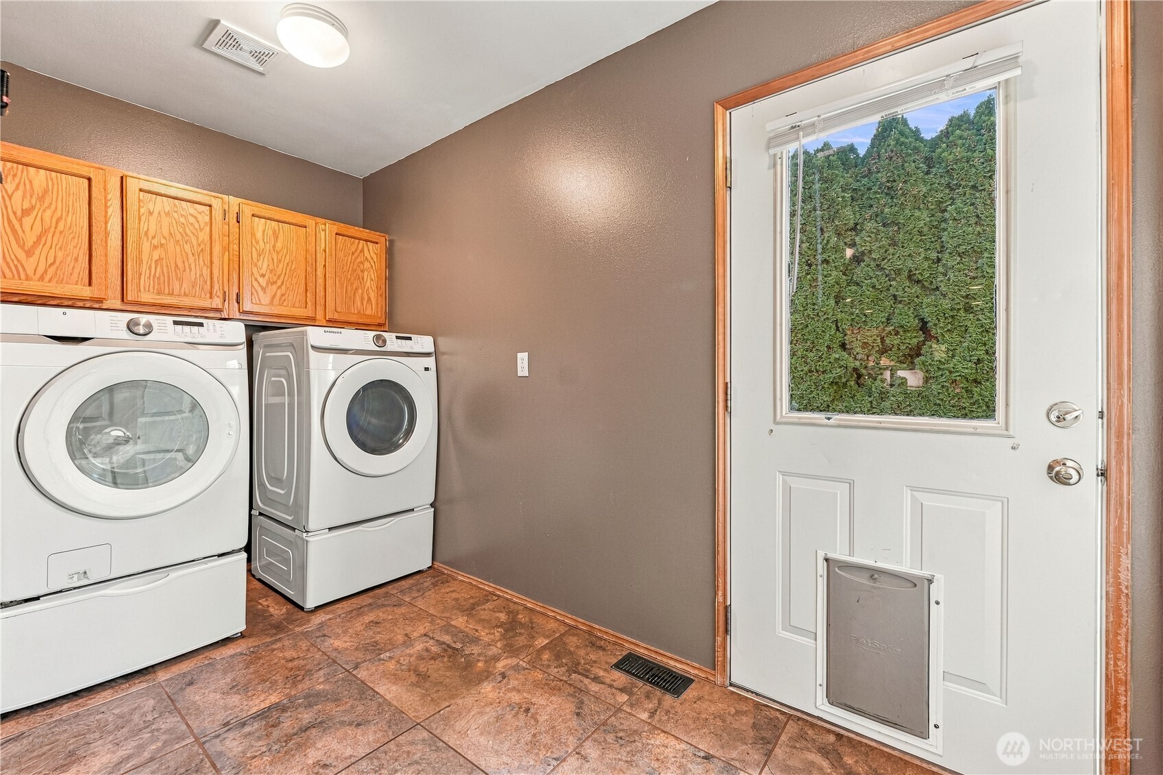 2434 Highland View Drive Property Photo 23