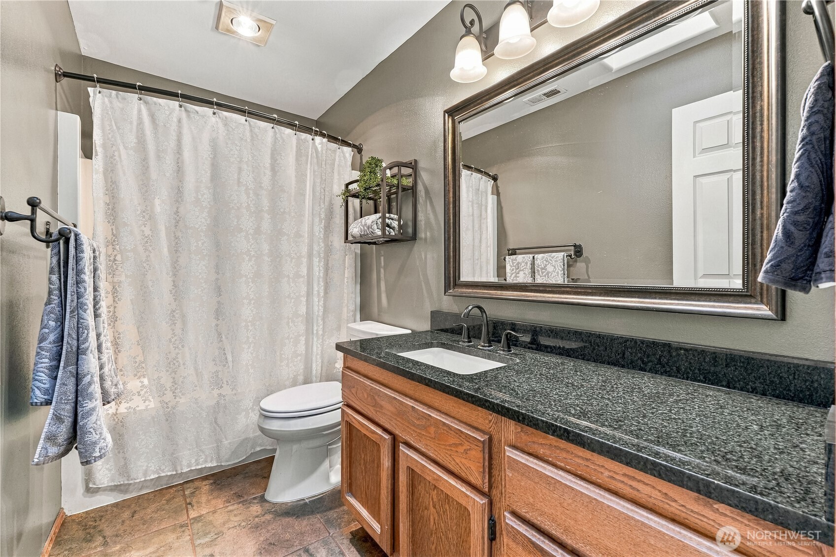 2434 Highland View Drive Property Photo 28