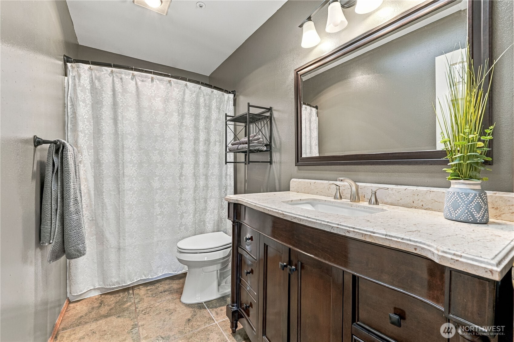 2434 Highland View Drive Property Photo 32