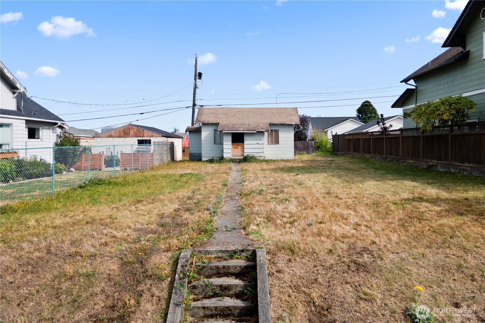 5209 N Pearl Street Property Photo 1