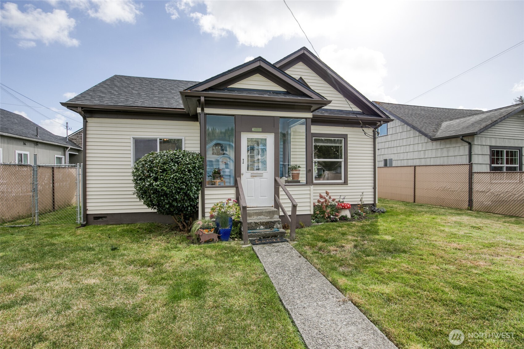 2832 Pacific Avenue Property Photo 1