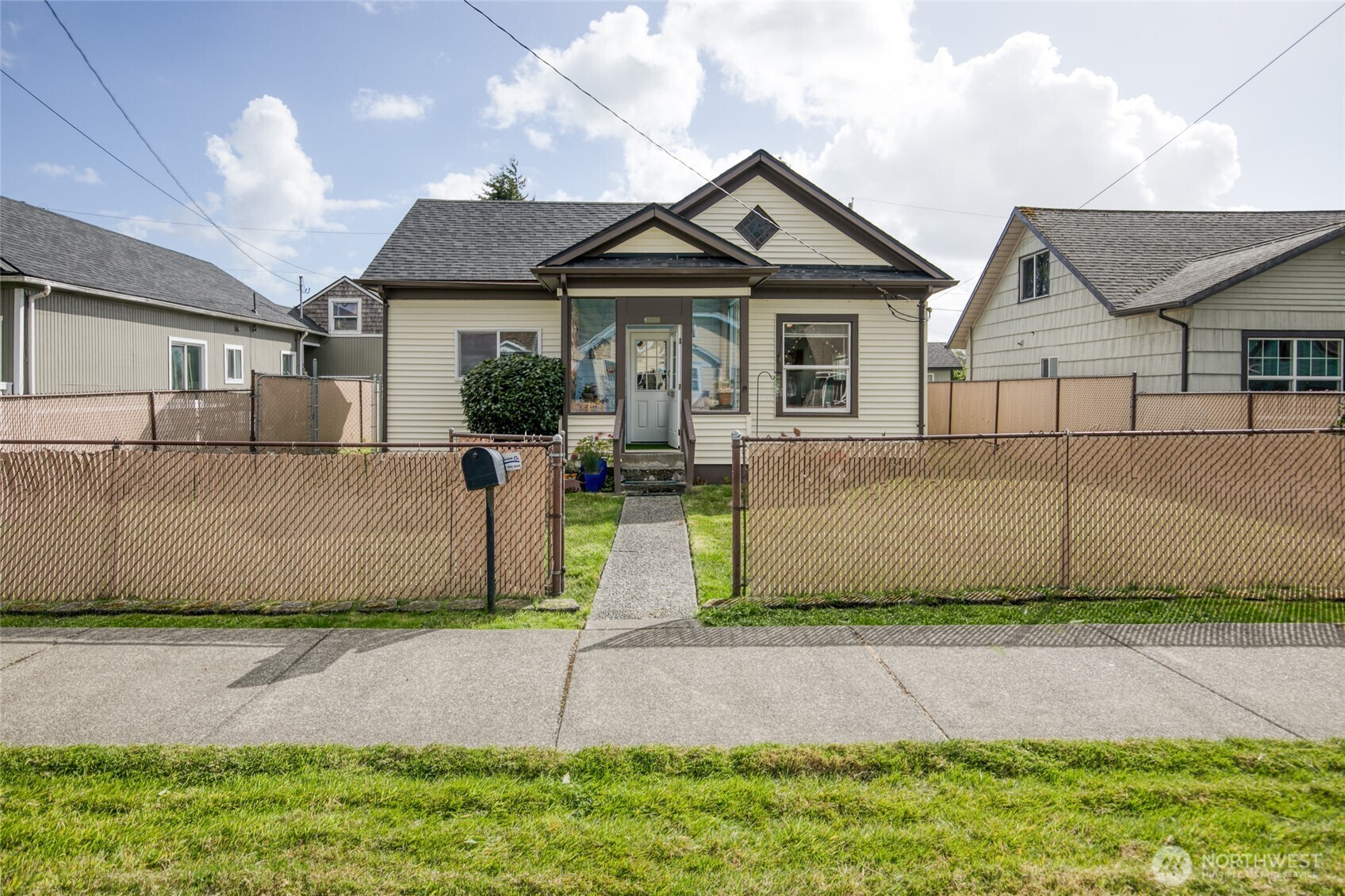 2832 Pacific Avenue Property Photo 2