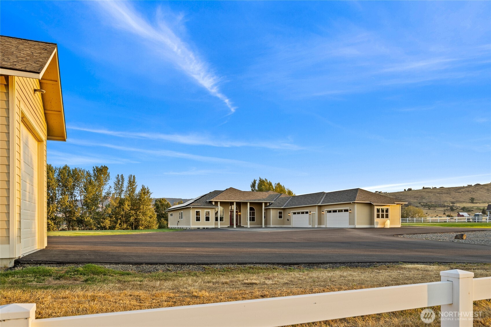 240 Majestic Heights Drive Property Photo 2