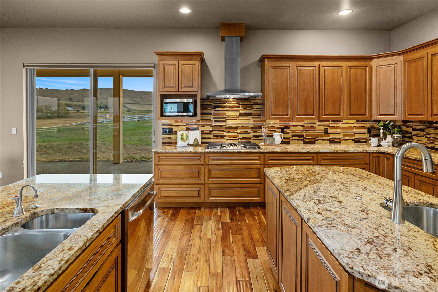 240 Majestic Heights Drive Property Photo 13