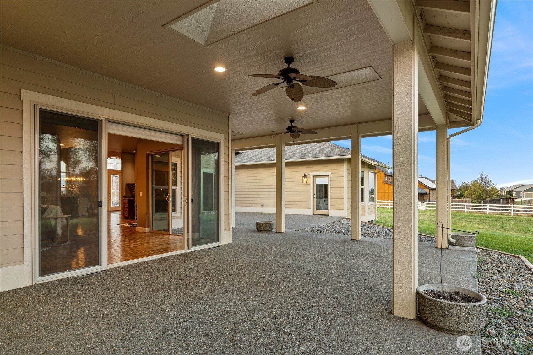 240 Majestic Heights Drive Property Photo 28