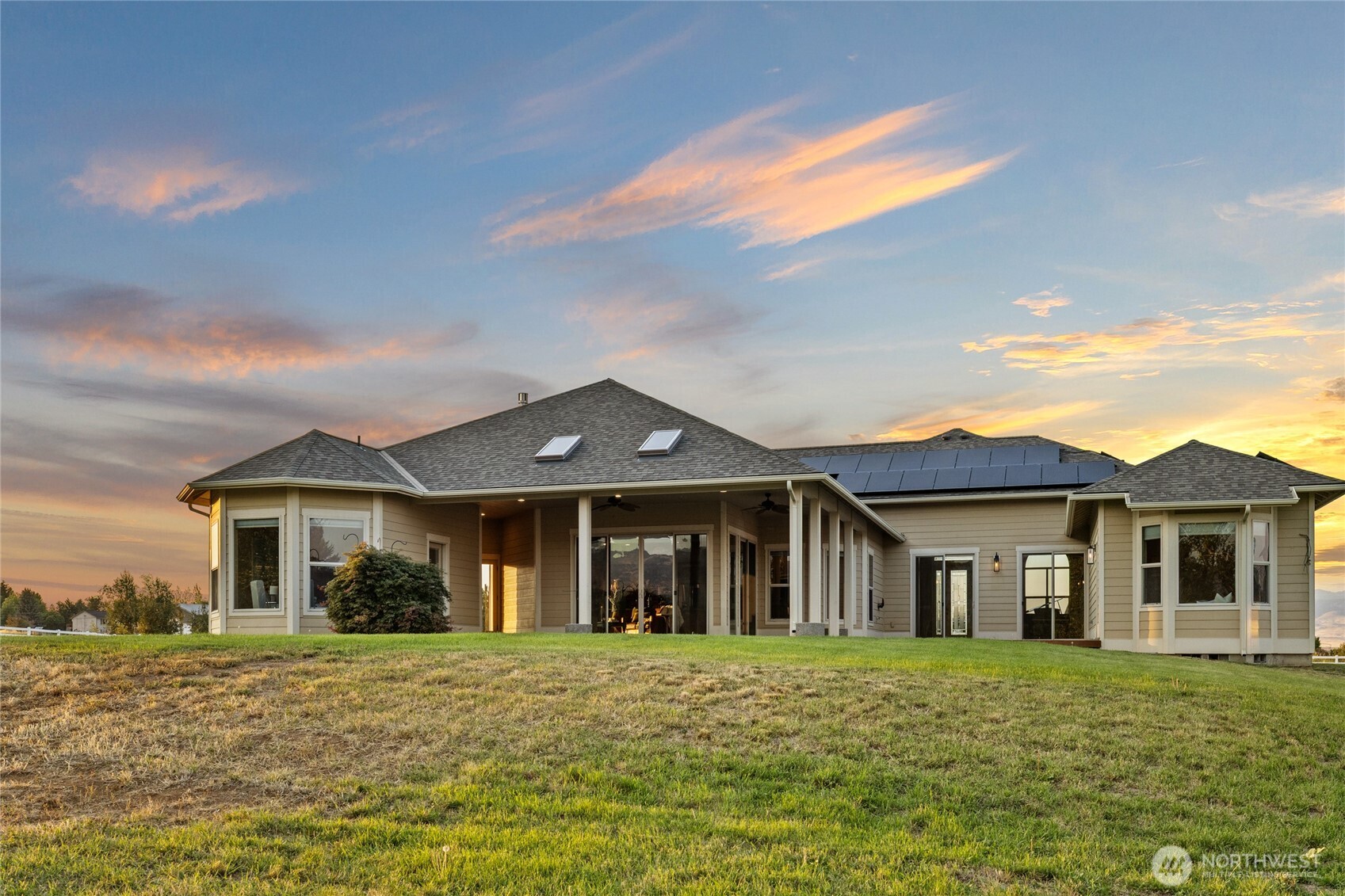 240 Majestic Heights Drive Property Photo 33