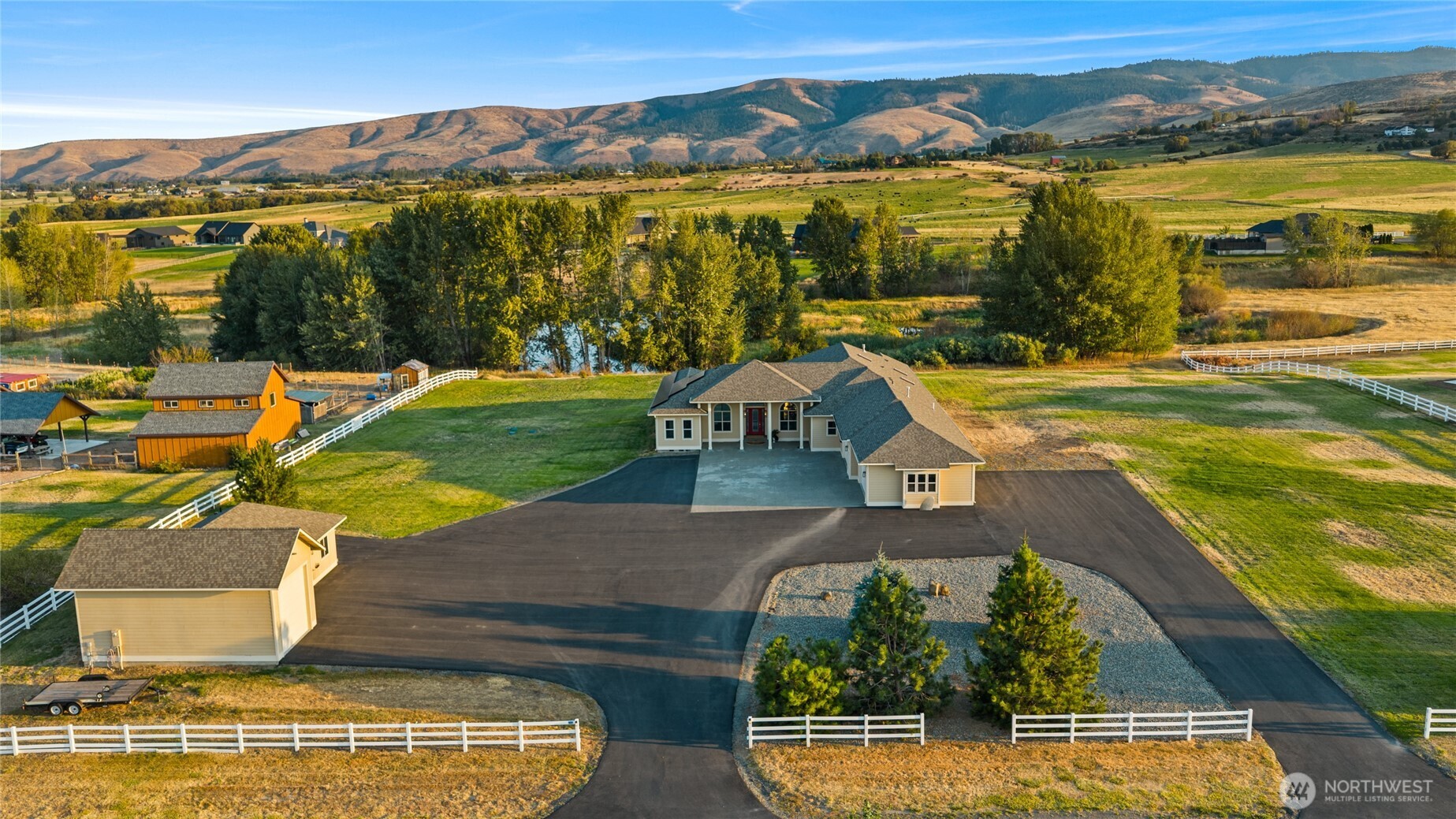 240 Majestic Heights Drive Property Photo 39