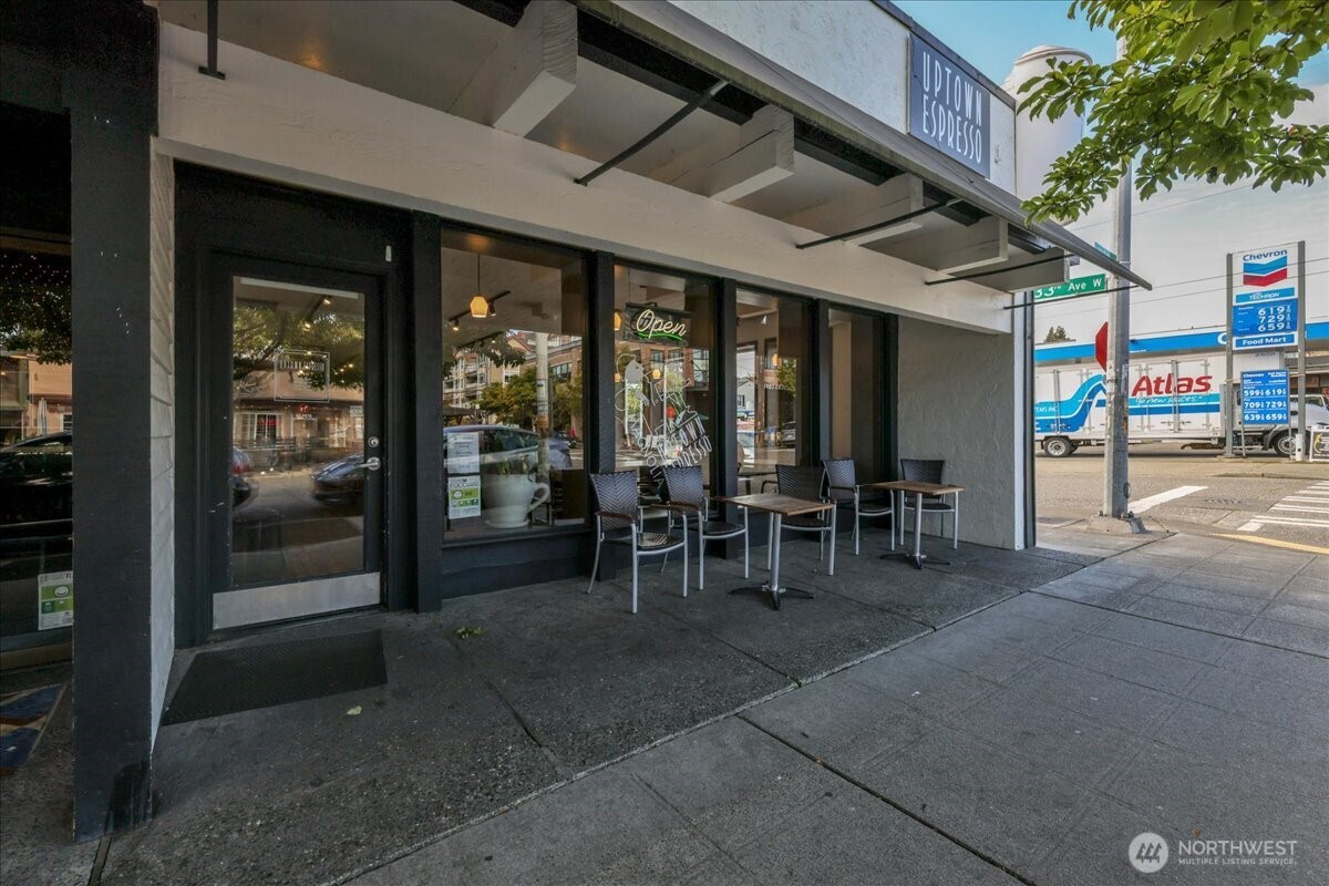 3221 W Mcgraw Street Property Photo 4