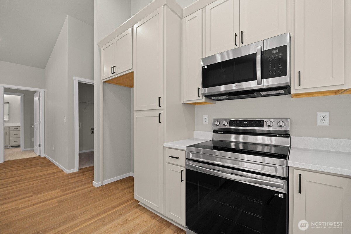 5631 192nd Street 15b Property Photo 10