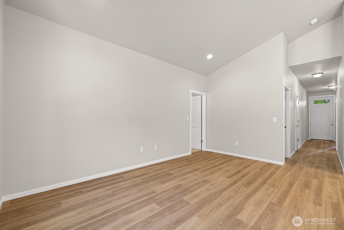 5631 192nd Street 15b Property Photo 22