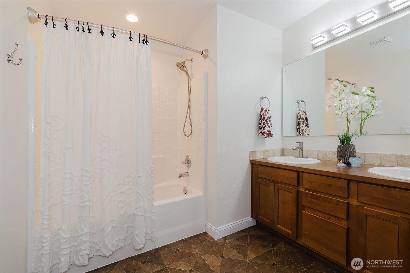 352 Ne Miramar Circle Property Photo 25