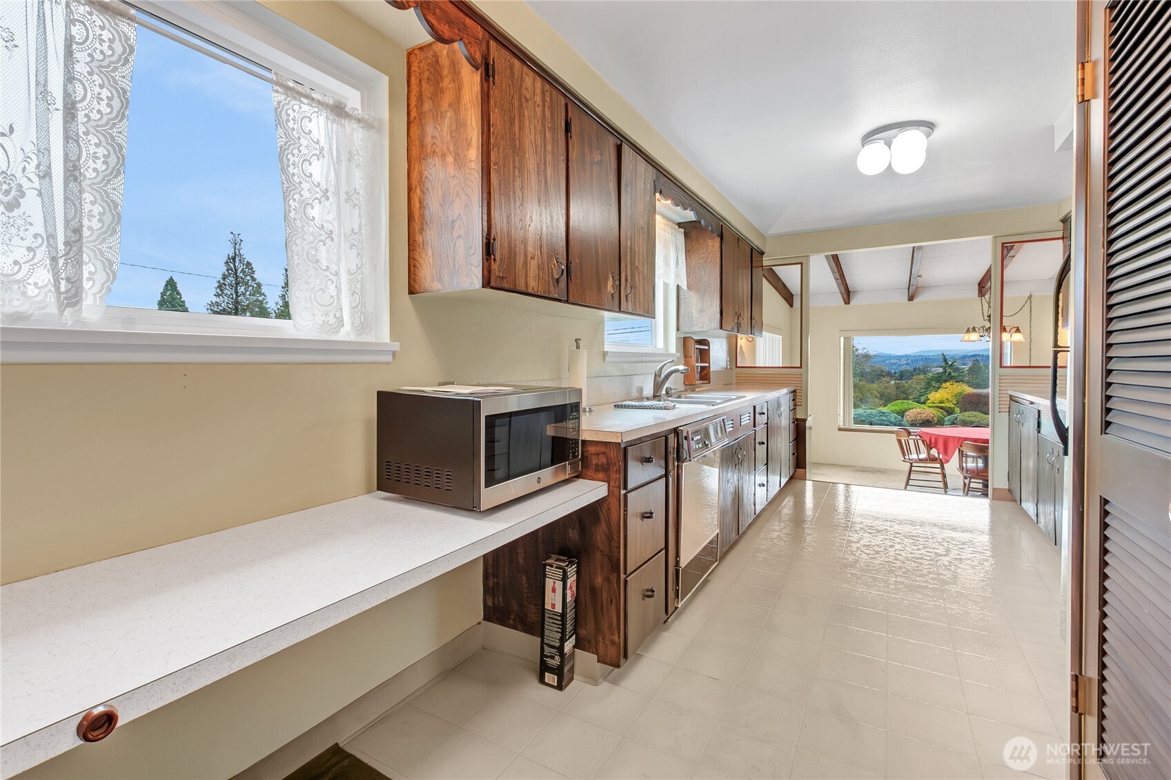 8126 Woodland Avenue Property Photo 8