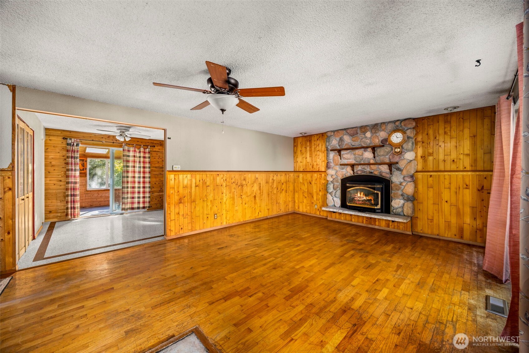 2431 Sidney Lane Property Photo 4