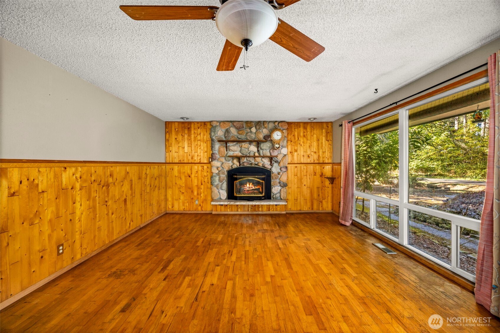 2431 Sidney Lane Property Photo 5