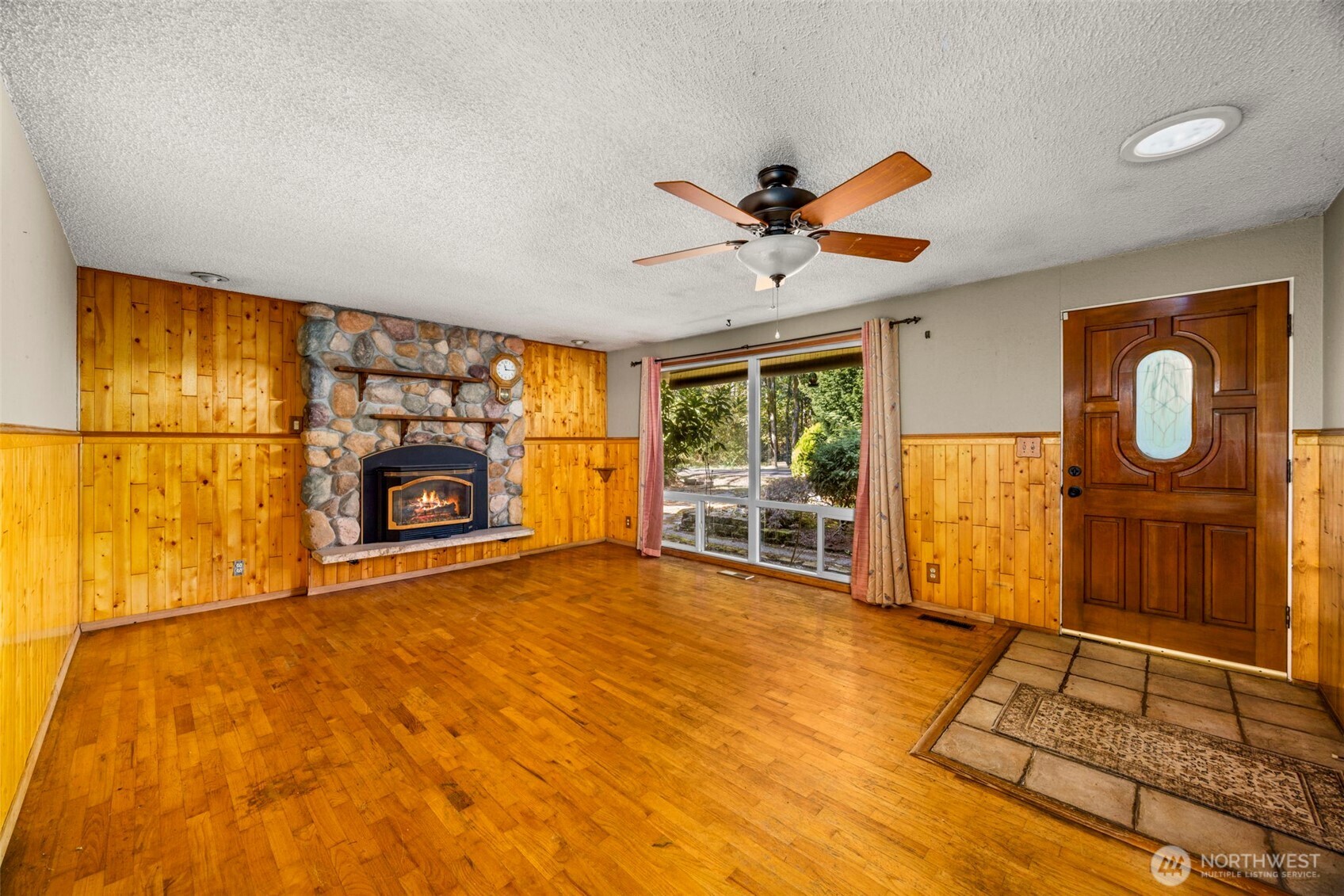 2431 Sidney Lane Property Photo 6