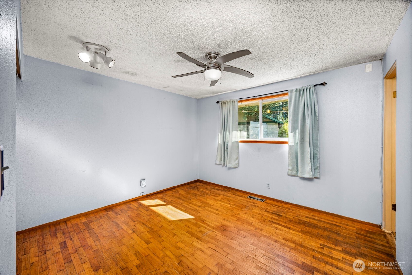 2431 Sidney Lane Property Photo 14