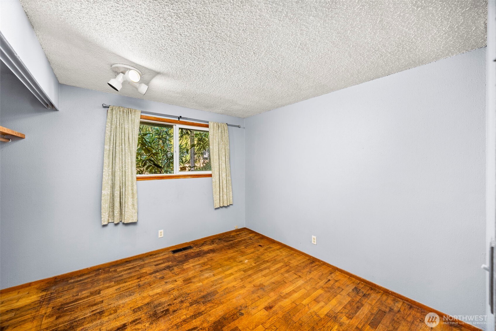 2431 Sidney Lane Property Photo 15