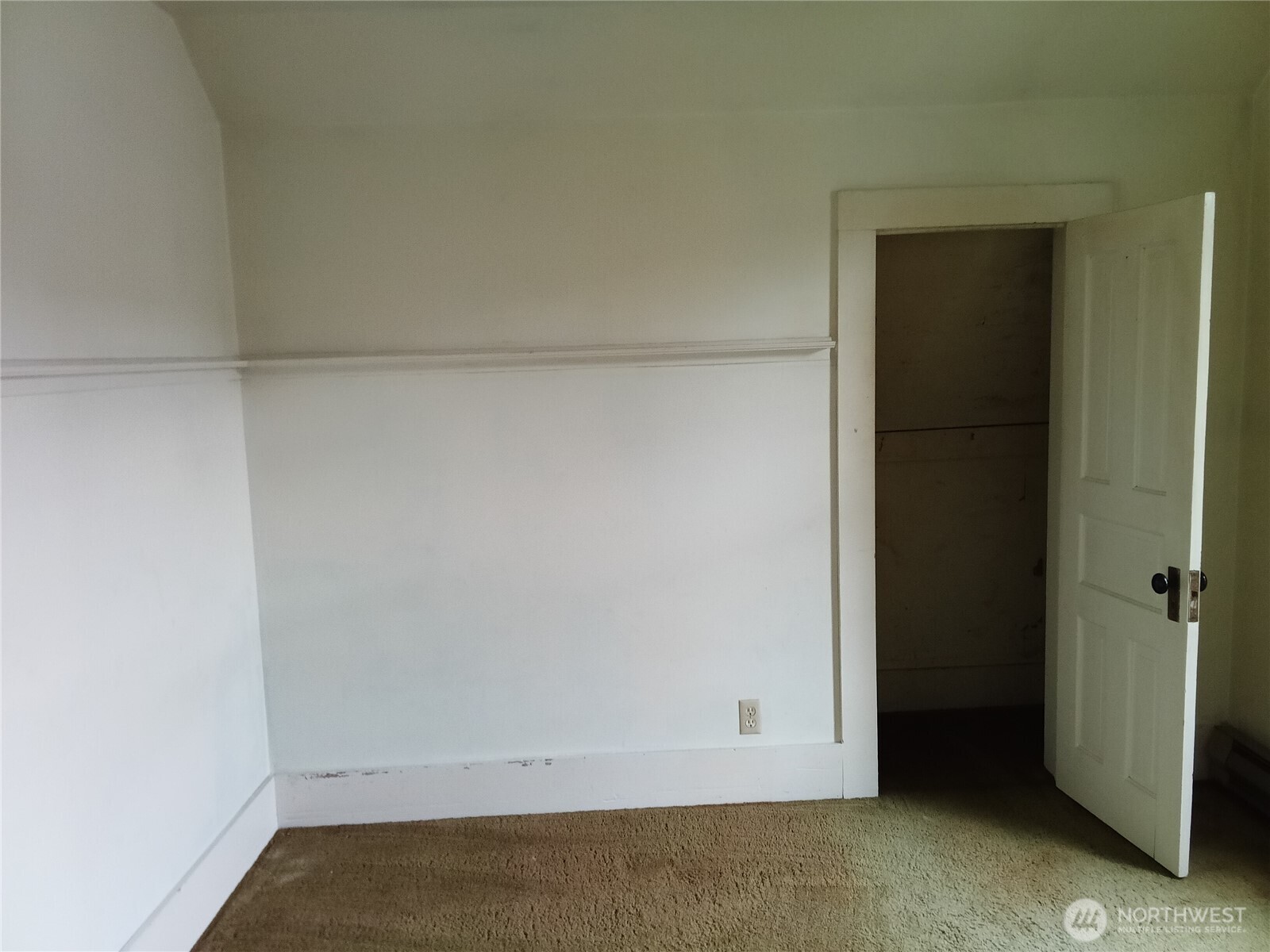 815 N Cushman Avenue Property Photo 12