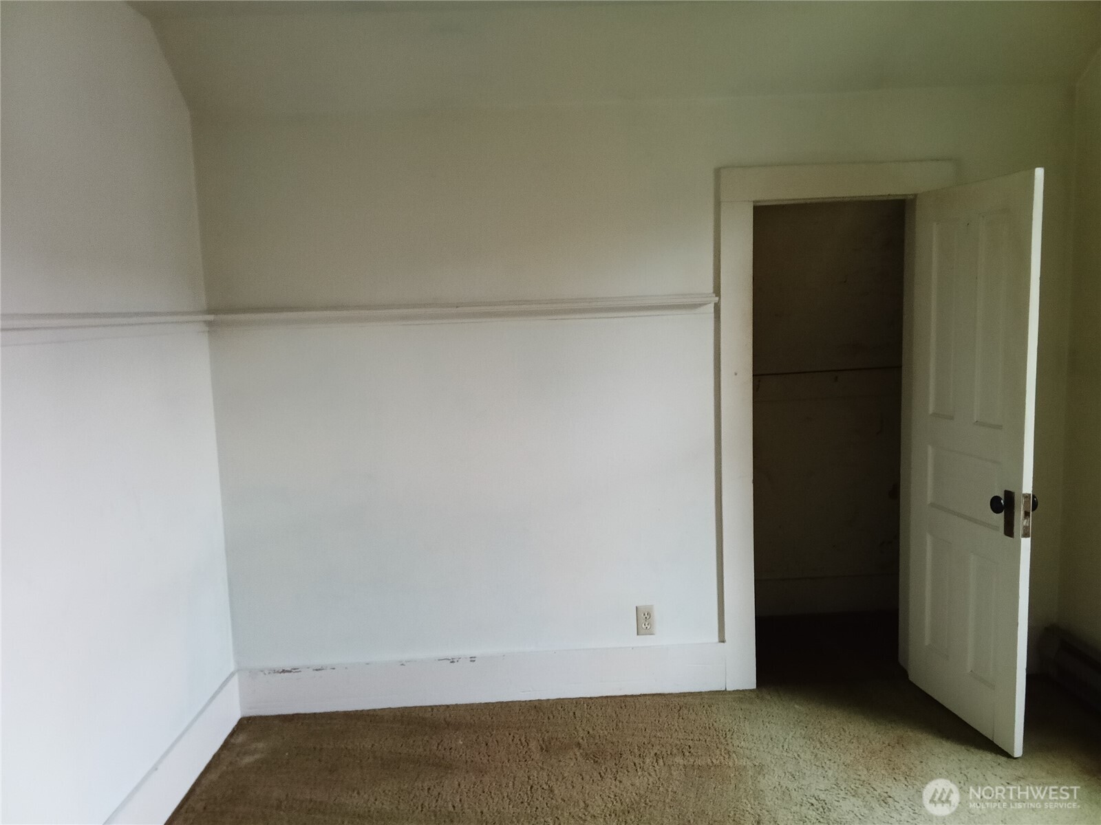 815 N Cushman Avenue Property Photo 14