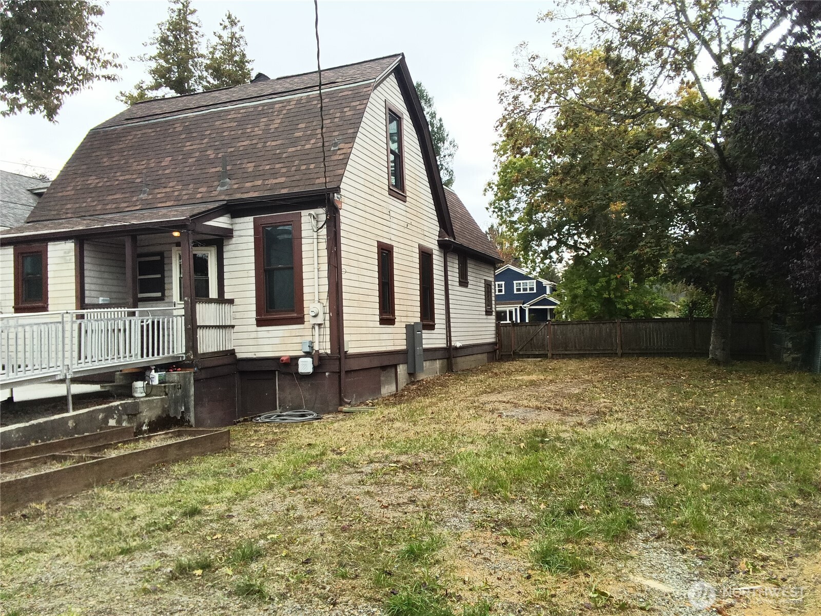 815 N Cushman Avenue Property Photo 15