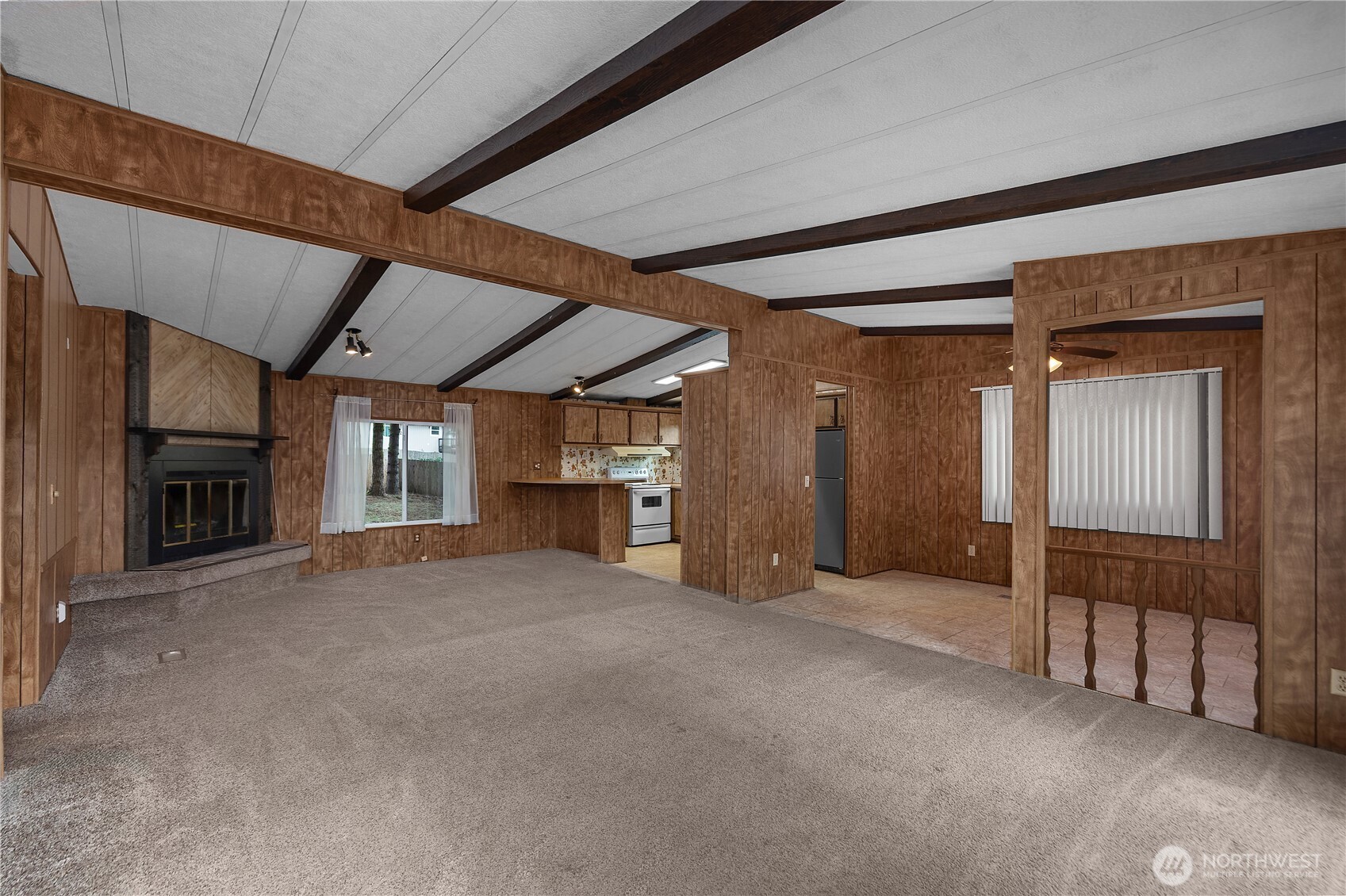 551 Se Crescent Drive Property Photo 4