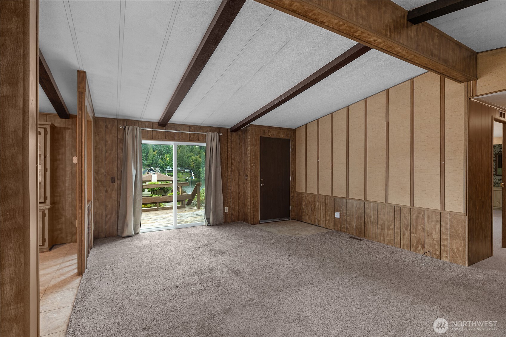 551 Se Crescent Drive Property Photo 6