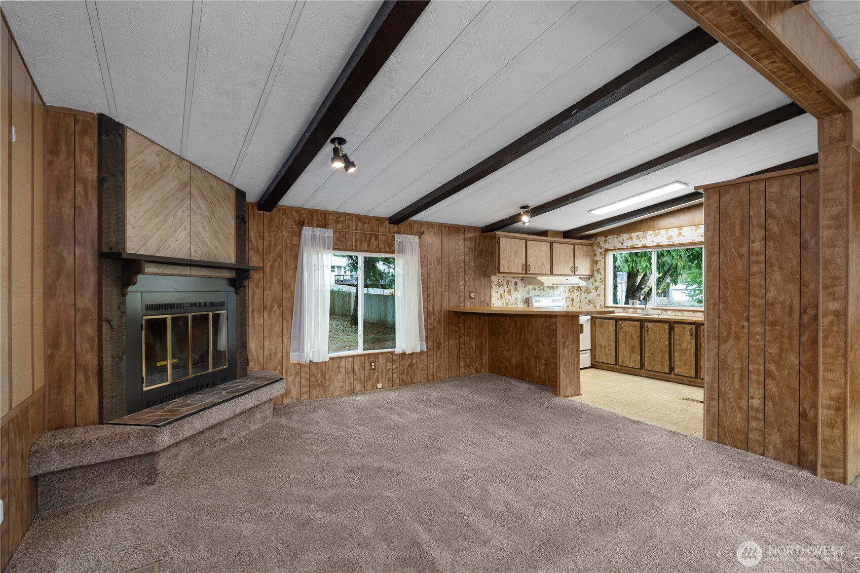 551 Se Crescent Drive Property Photo 9