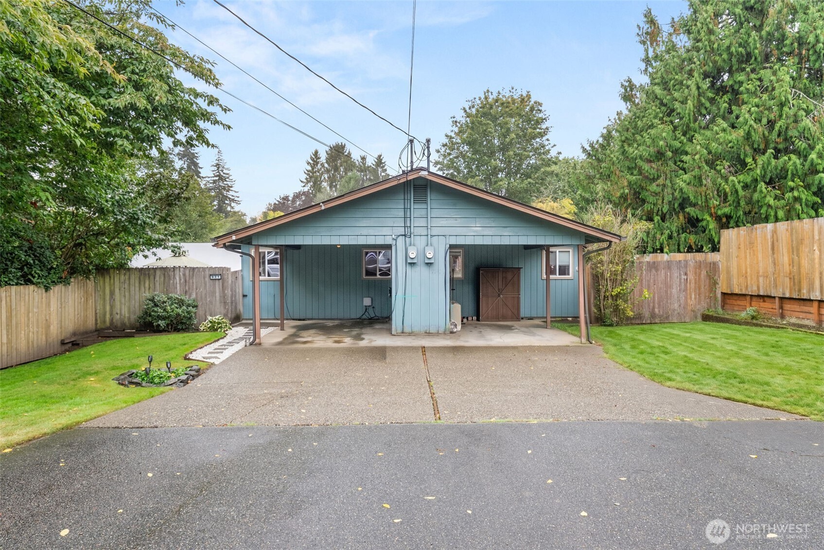 921 923 Central Street Property Photo 1